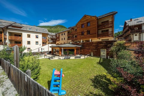 A family-friendly environment with outdoor play areas, perfect for a summer retreat in the mountains.