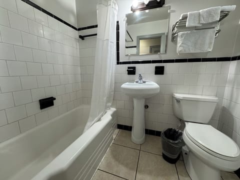 Combined shower/tub, towels, soap, shampoo