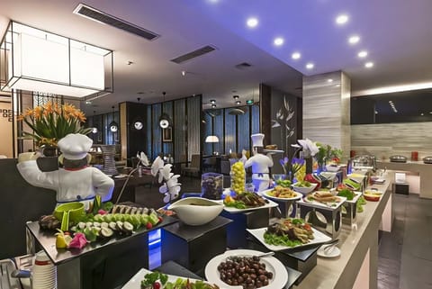 Daily buffet breakfast for a fee