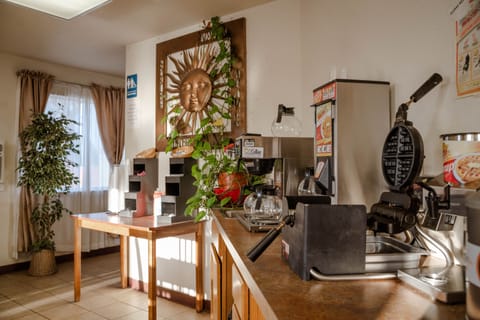 Free daily continental breakfast
