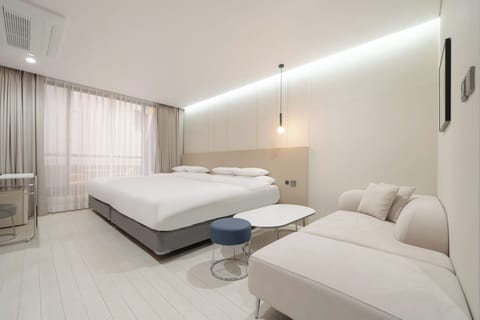 Junior Suite | Premium bedding, down comforters, desk, soundproofing