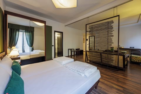 Desk, laptop workspace, free WiFi, bed sheets