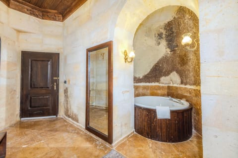 Suite, Private Bathroom | Premium bedding, in-room safe, laptop workspace, free WiFi