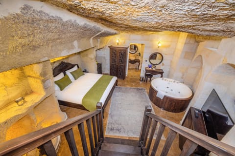 Family Twin Room | Premium bedding, in-room safe, laptop workspace, free WiFi