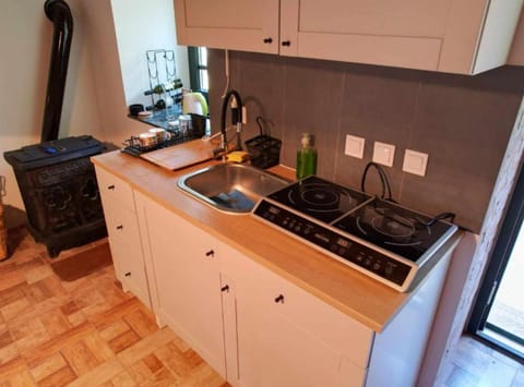 House (Holiday Home Saniv) | Private kitchen | Fridge