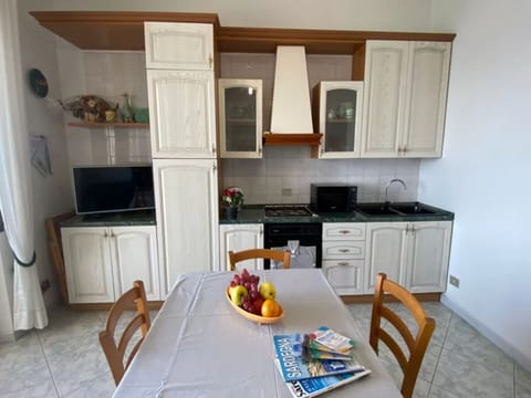 Apartment, 1 Bedroom, Balcony, Ocean View | Dining room