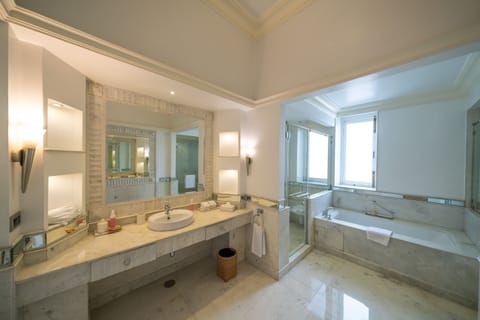 Royal Suite | 1 bedroom, premium bedding, memory foam beds, minibar