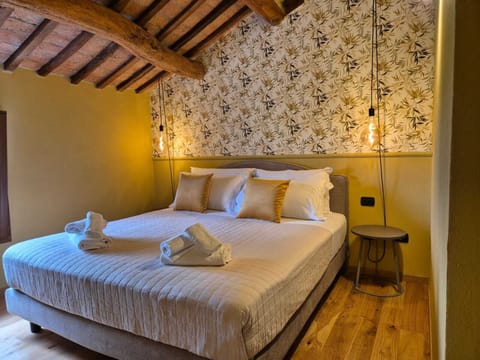 Comfort Room | Free minibar, in-room safe, desk, laptop workspace