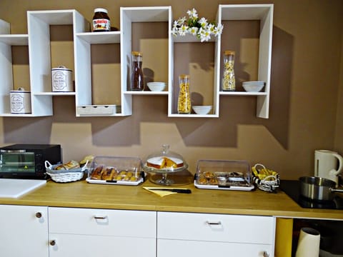 Free daily self-serve breakfast