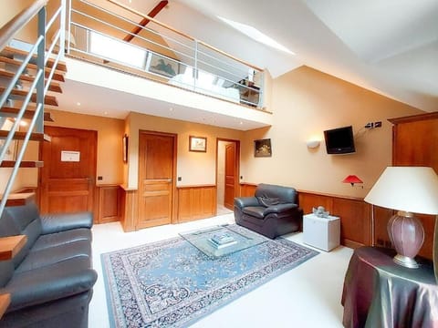 Comfort Double Room, Garden View | Living area