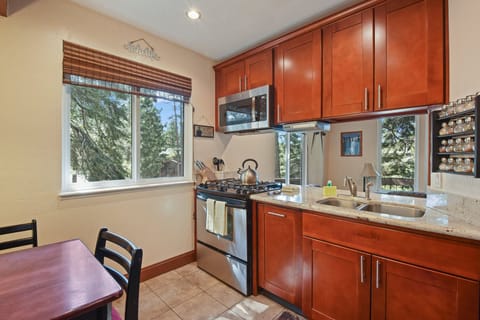 Fully furnished and equipped kitchen