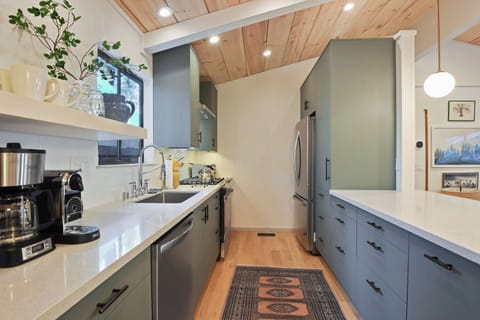 Full kitchen with coffee maker, toaster, dishwasher and more!