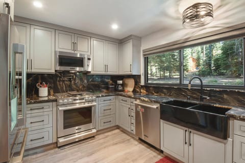 Kitchen has everything you will need to make that romantic dinner or dinner for the whole family