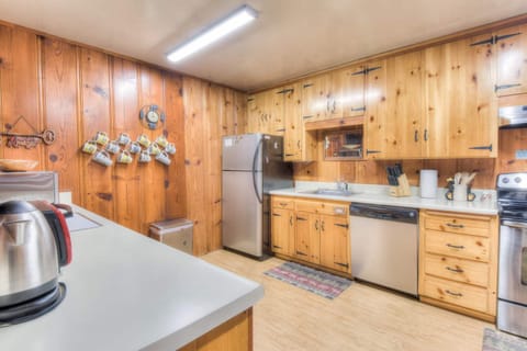 Kitchen w/ toaster oven, drip coffee pot, Keurig, blender, and more