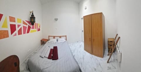 Chambre Double Économique sans fenêtre ( Hibiscus) | Laptop workspace, soundproofing, free WiFi