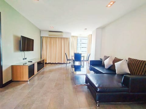 Suite, Kitchenette, City View | Living area | 53-inch Smart TV with cable channels