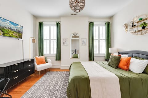 Queen Bedroom 2: Bright and stylish with inviting decor and views of Richmond's skyline!
