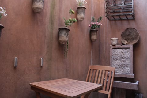 Apartment | Outdoor dining