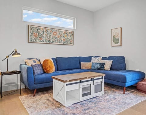Proof that cozy and polished can coexist without trying too hard.