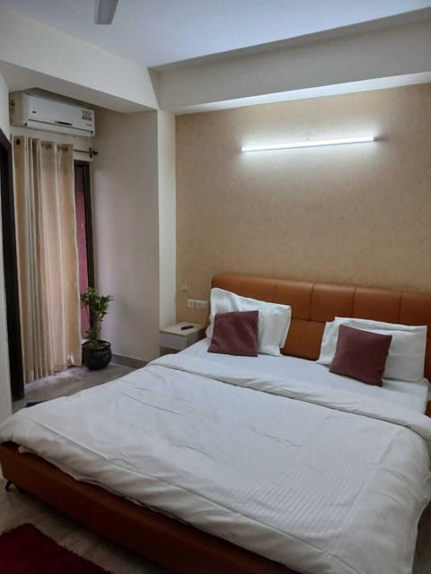 Deluxe Room | Desk, free WiFi