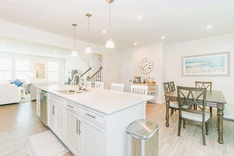 Second level Kitchen, dining and countertop seating.