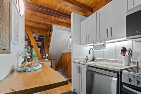 Foldable counter for extra space