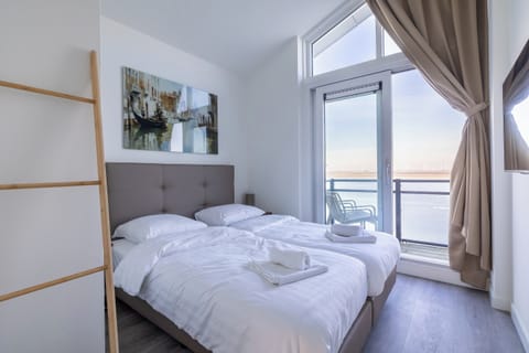House | 4 bedrooms, bed sheets