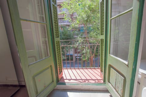Classic Apartment | 3 bedrooms, iron/ironing board, free WiFi