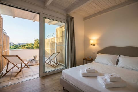 Deluxe Room, 1 Queen Bed, Private Bathroom, Garden View | Egyptian cotton sheets, premium bedding, down comforters