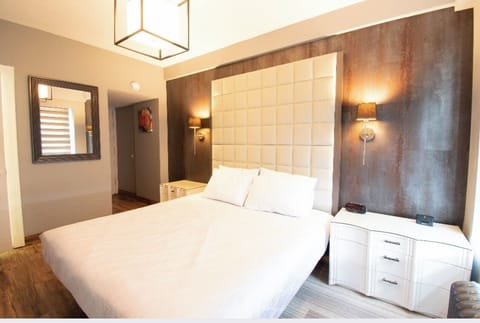 Desk, laptop workspace, free WiFi