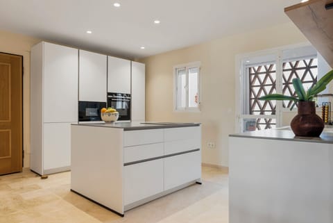 5f5d742f-b9cc-4b8e-9da0-9d8228032654