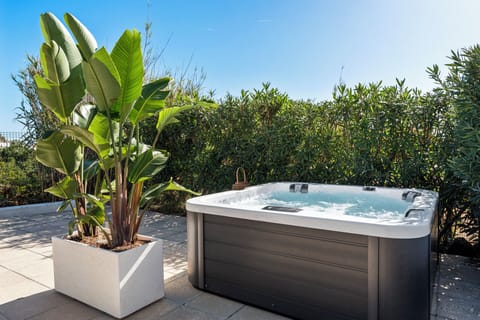 d0576756-179e-4cd2-bdd8-6fb2f9953439