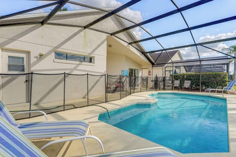 Kissimmee Vacation Rental | 4BR | 3BA | 1,400 Sq Ft | 1 Step to Enter