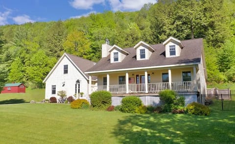 Beautiful home in a gorgeous peaceful setting