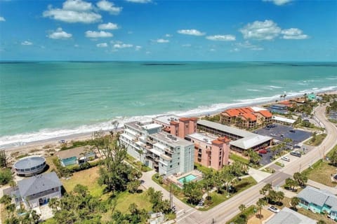 Beautiful 3 bedroom / 2 bathroom condo on Manasota Key