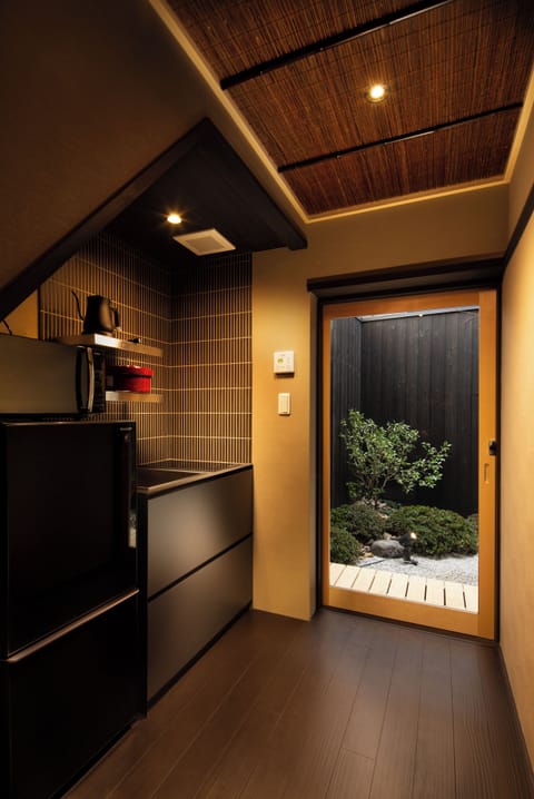 Classic Villa | Private kitchen | Full-size fridge, microwave, stovetop, electric kettle