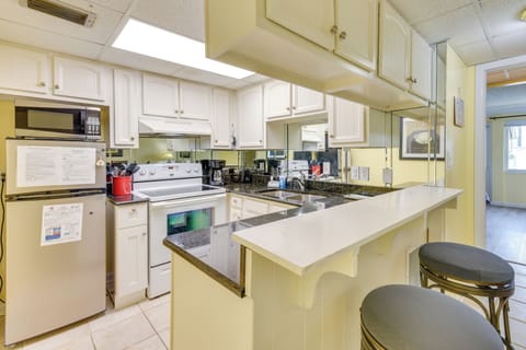 Kitchen | Drip Coffee Maker | Toaster | Cooking Basics | Additional Bar Seating