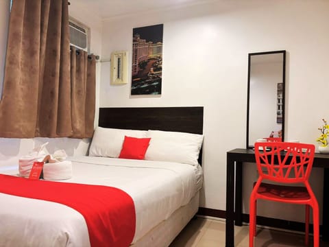 Standard Double Room | In-room safe, iron/ironing board, free WiFi