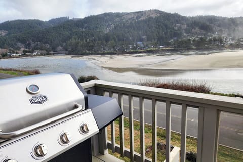 Grill up something wonderful with a gorgeous view of the Yachats River Bay.