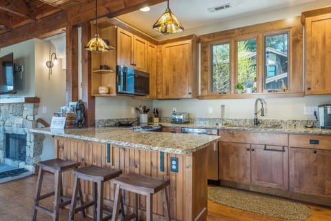 Main Level - Kitchen (2)