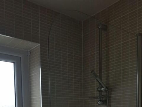 Comfort Single Room, Ensuite (Room4) | Bathroom | Shower, towels, soap, shampoo