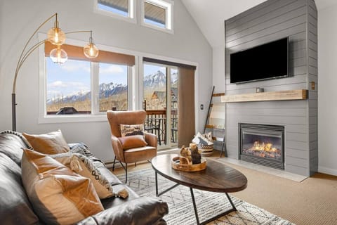 Living room area with fireplace to enjoy your favorite movie.