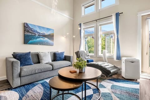 Our inviting living space, is thoughtfully designed to accommodate gatherings of up to six people.