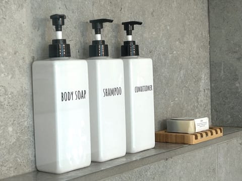 Bathroom amenities