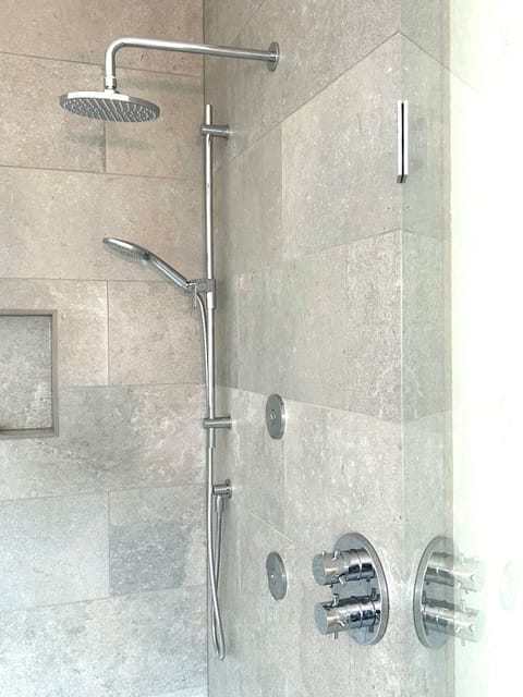 Spa shower with rain head, removable spray nozzle and three wall jets
