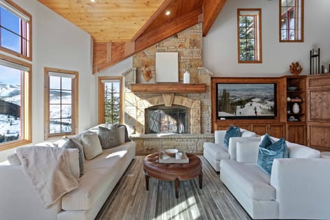 Indoors, Home Decor, Architecture, Furniture, Living Room