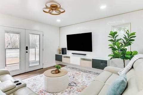Charlotte Vacation Rental | 5BR | 2BA | 2,267 Sq Ft | 3 Steps Required