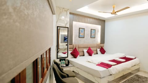 Standard Triple Room | Laptop workspace, soundproofing, iron/ironing board, free WiFi