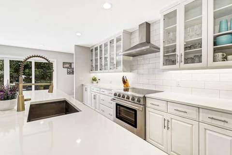 50 Stoney Creek - Kitchen