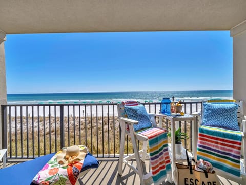 Welcome to Emerald Towers West 2003 - Beachfront Blessings!